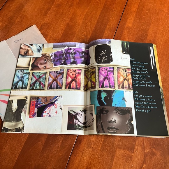 Britney Spears The Tour 2001 Program Book - Picture 10 of 12